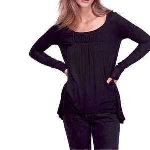 {Free People} 𖤓 Black Love Valley Tunic Flowy T-shirt top. ✨
